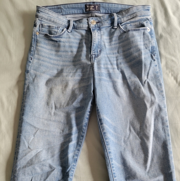 A&F super skinny 8R light wash blue jeans - Picture 6 of 6